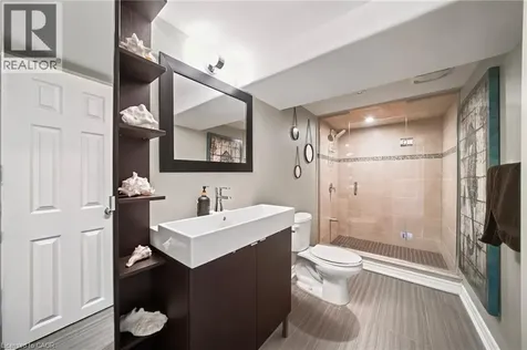 1393 Peerless Court Oakville ON L6H 3A4