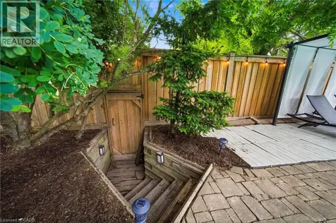 1393 Peerless Court Oakville ON L6H 3A4