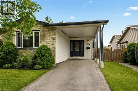 2353 Middlesmoor Crescent Burlington ON L7P 3X4