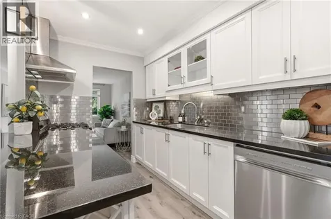 2353 Middlesmoor Crescent Burlington ON L7P 3X4