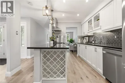 2353 Middlesmoor Crescent Burlington ON L7P 3X4