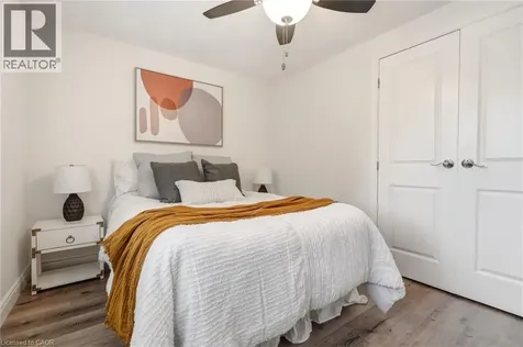 2353 Middlesmoor Crescent Burlington ON L7P 3X4
