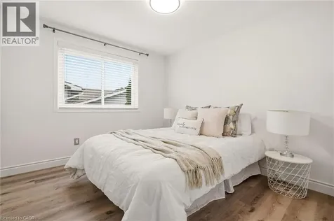 2353 Middlesmoor Crescent Burlington ON L7P 3X4