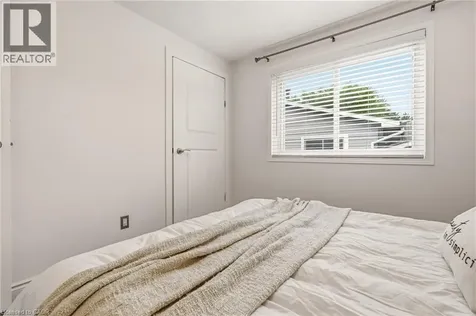 2353 Middlesmoor Crescent Burlington ON L7P 3X4