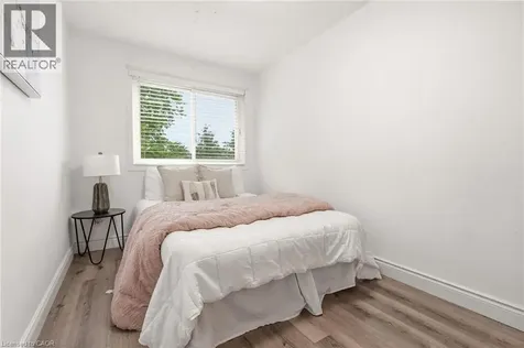 2353 Middlesmoor Crescent Burlington ON L7P 3X4