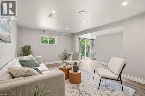2353 Middlesmoor Crescent Burlington ON L7P 3X4
