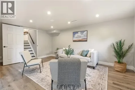 2353 Middlesmoor Crescent Burlington ON L7P 3X4