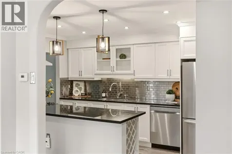 2353 Middlesmoor Crescent Burlington ON L7P 3X4