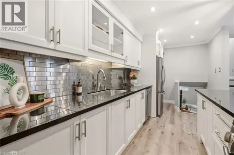2353 Middlesmoor Crescent Burlington ON L7P 3X4