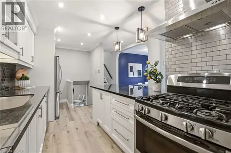 2353 Middlesmoor Crescent Burlington ON L7P 3X4