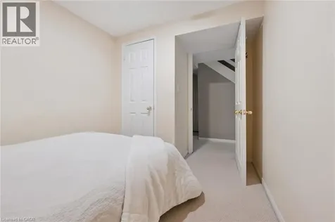 3092 Shannon Crescent Oakville ON L6L 6B4
