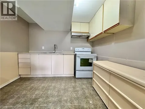 894 Strasburg Road Kitchener ON N2E 2K4