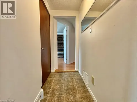 894 Strasburg Road Kitchener ON N2E 2K4