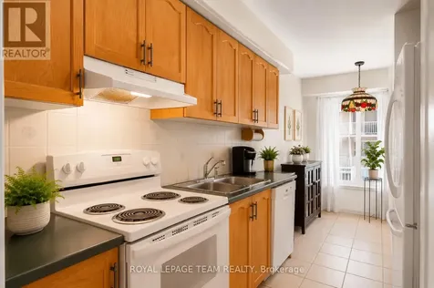 1108 Gablefield Private Ottawa ON K1J 1E3