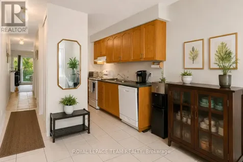 1108 Gablefield Private Ottawa ON K1J 1E3