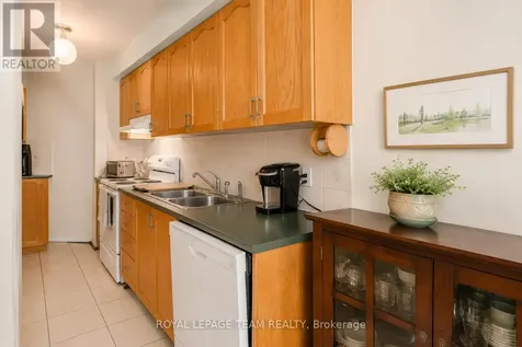 1108 Gablefield Private Ottawa ON K1J 1E3