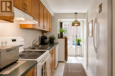 1108 Gablefield Private Ottawa ON K1J 1E3