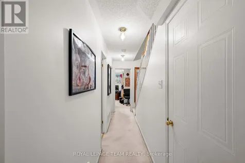 1108 Gablefield Private Ottawa ON K1J 1E3