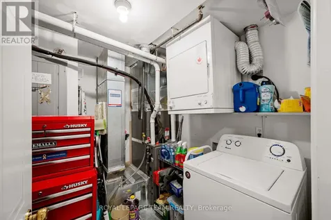 1108 Gablefield Private Ottawa ON K1J 1E3