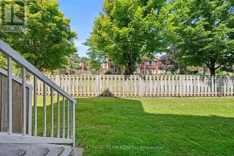1108 Gablefield Private Ottawa ON K1J 1E3