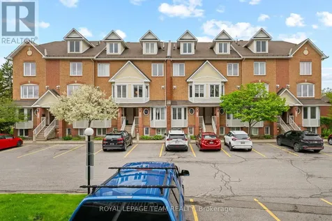 1108 Gablefield Private Ottawa ON K1J 1E3