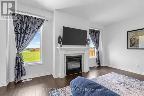 15 Abbey Crescent Barrie ON L9J 0W9