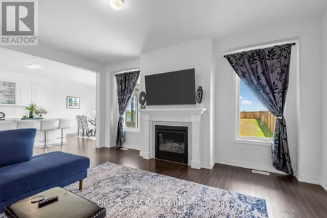 15 Abbey Crescent Barrie ON L9J 0W9