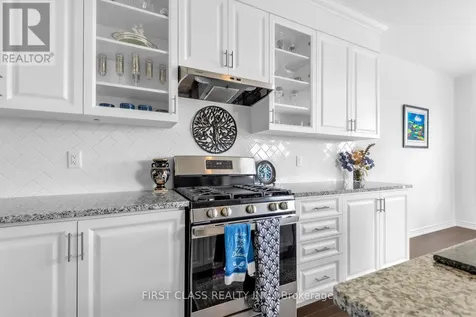 15 Abbey Crescent Barrie ON L9J 0W9