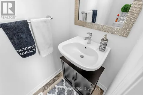 15 Abbey Crescent Barrie ON L9J 0W9
