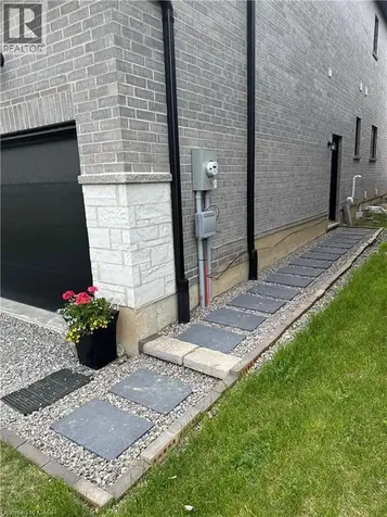 348 Springbrook Avenue Hamilton ON L9K 0K3