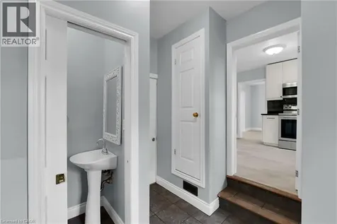 9 Arlington Avenue St. Catharines ON L2P 3A3
