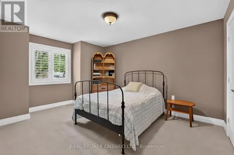 41 Cameron Drive Hamilton (ancaster) ON L9G 2L4