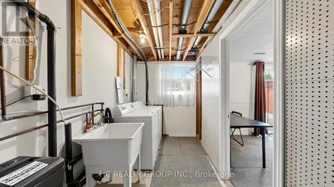 433 Keats Way Waterloo ON N2L 5S7