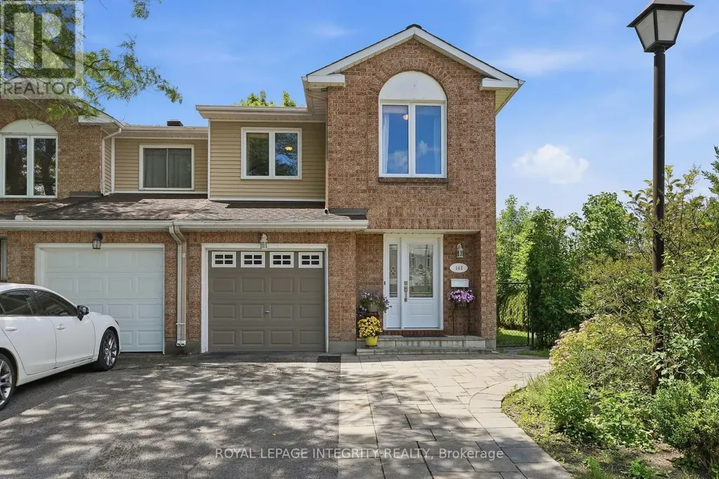 142 Gladecrest Court Ottawa ON K2H 9J8