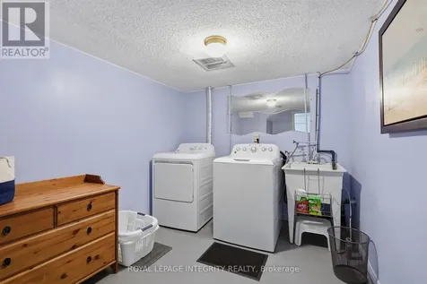 142 Gladecrest Court Ottawa ON K2H 9J8