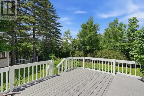 142 Gladecrest Court Ottawa ON K2H 9J8