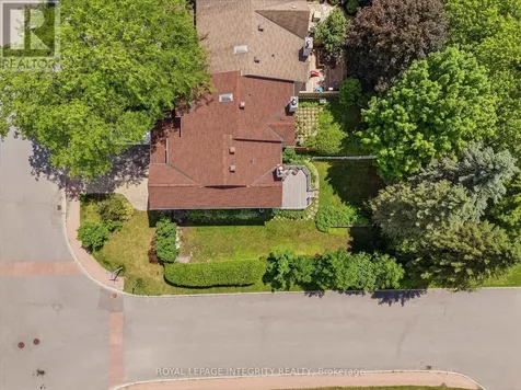 142 Gladecrest Court Ottawa ON K2H 9J8