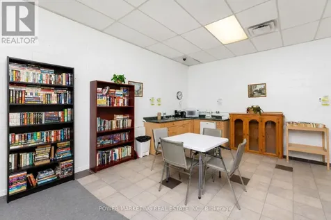 2020 Jasmine Crescent Ottawa ON K1J 8K5