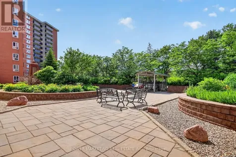 2020 Jasmine Crescent Ottawa ON K1J 8K5