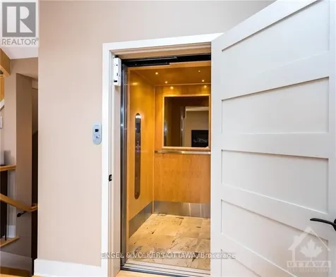 267 Kirchoffer Avenue Ottawa ON K2A 1Y1