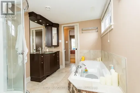 267 Kirchoffer Avenue Ottawa ON K2A 1Y1