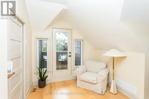 267 Kirchoffer Avenue Ottawa ON K2A 1Y1