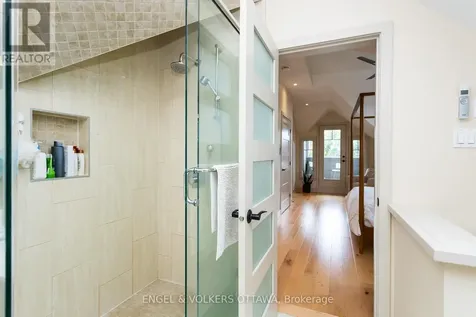 267 Kirchoffer Avenue Ottawa ON K2A 1Y1