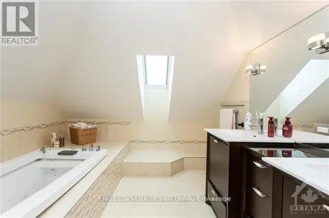 267 Kirchoffer Avenue Ottawa ON K2A 1Y1