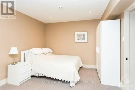 267 Kirchoffer Avenue Ottawa ON K2A 1Y1