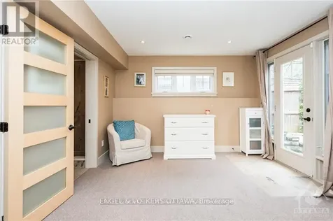 267 Kirchoffer Avenue Ottawa ON K2A 1Y1