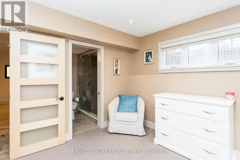 267 Kirchoffer Avenue Ottawa ON K2A 1Y1