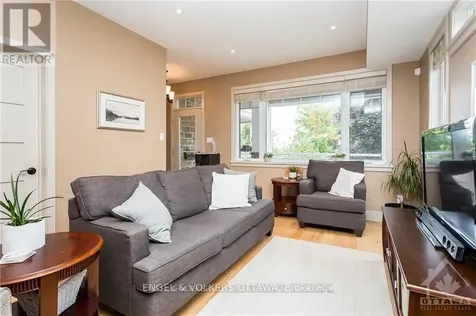267 Kirchoffer Avenue Ottawa ON K2A 1Y1