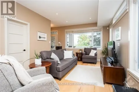 267 Kirchoffer Avenue Ottawa ON K2A 1Y1