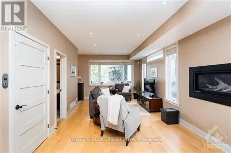 267 Kirchoffer Avenue Ottawa ON K2A 1Y1